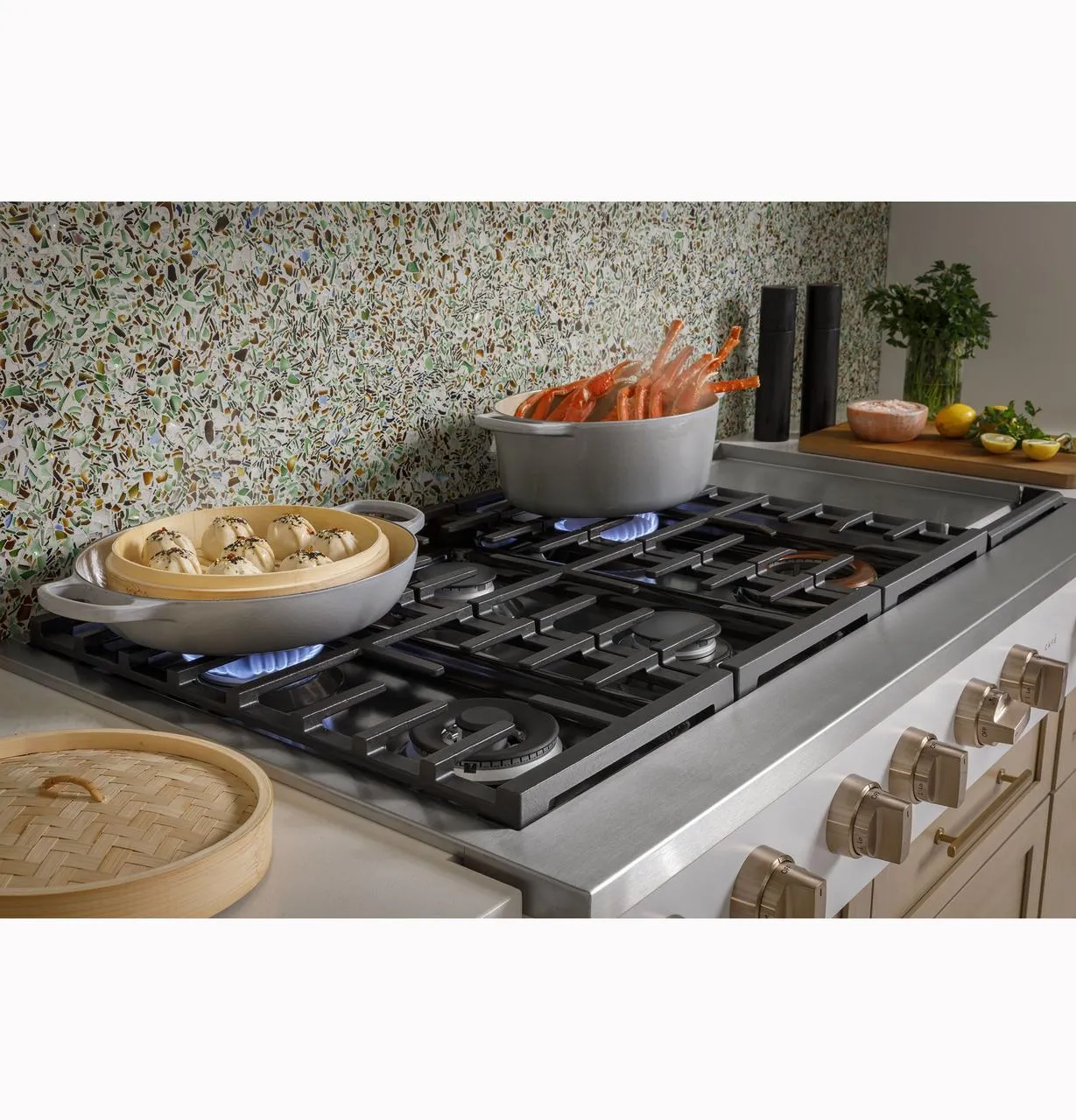 Cafe CGU486P4TW2 Caf(eback)™ 48" Commercial-Style Gas Rangetop with 6 Burners and Integrated Griddle (Natural Gas)