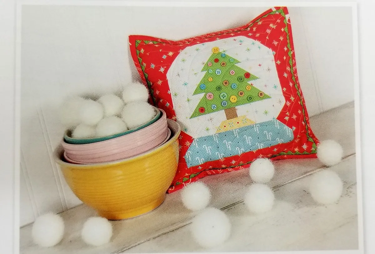 CLEARANCE PATTERN BOOK, Vintage Christmas by Lori Holt of Bee in My Bonnet (SOLD AS IS)