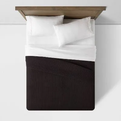 New - King Washed Cotton Sateen Quilt Black - Threshold