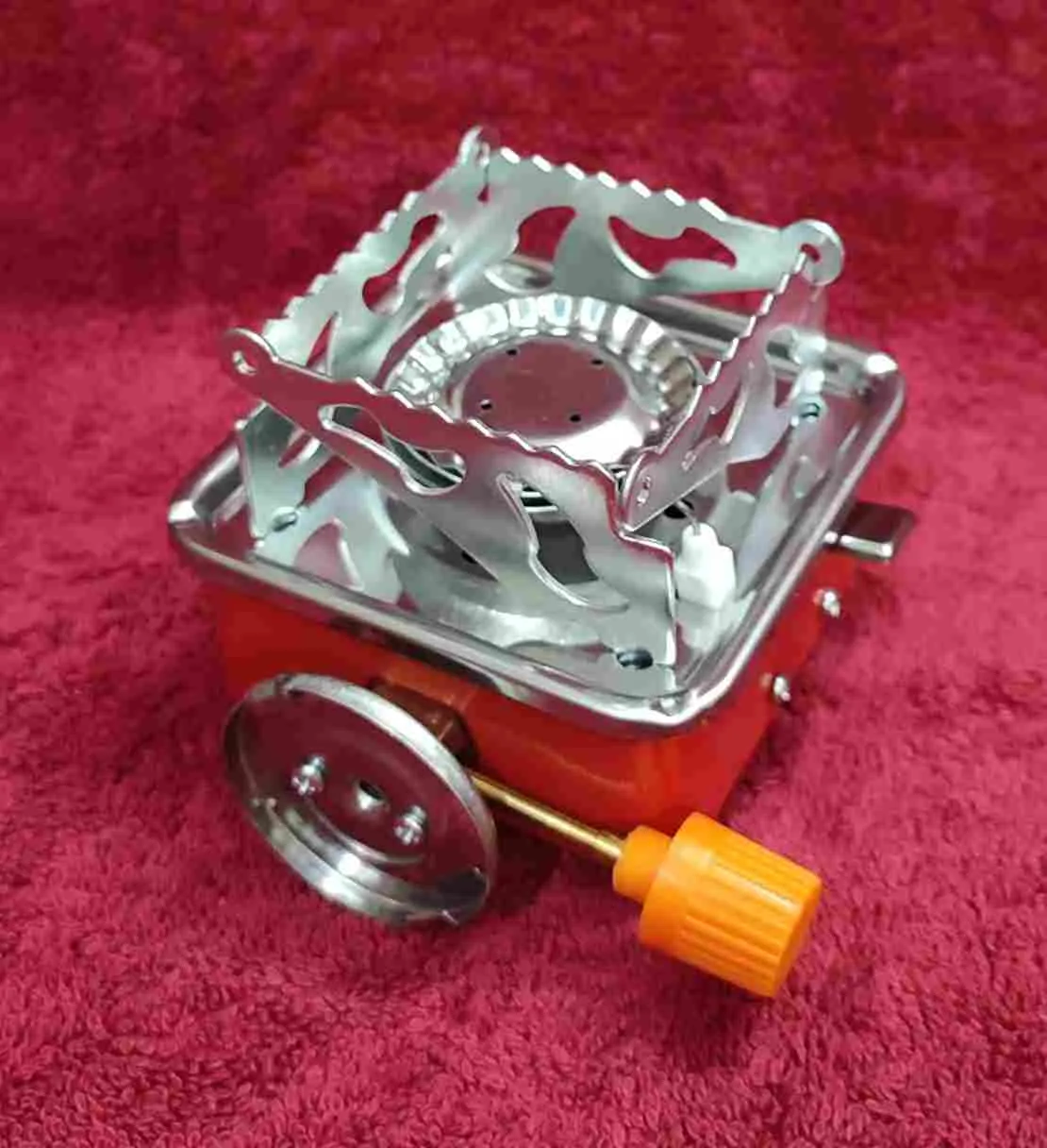 PORTABLE RETRACTABLE MINI PICNIC/CAMPING STOVE WITH A BUTANE BOTTLE